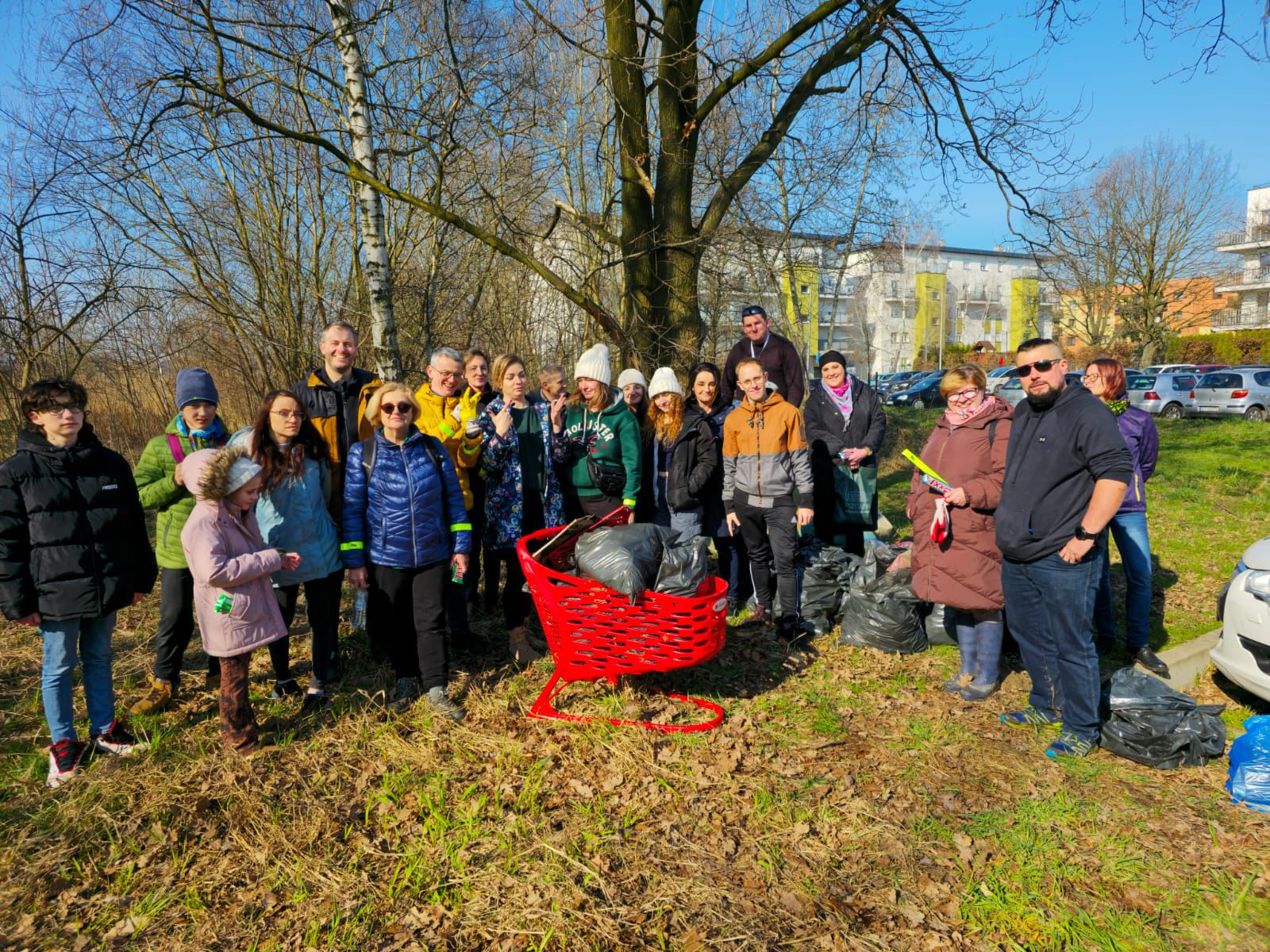 Społeczna akcja sprzątania lasu na osiedlu Piast